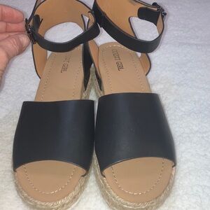 Cozy Girl black espadrilles   size 8 1/2